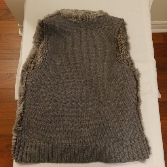 Danier geniune rabbit fur vest large - Picture 5 of 8
